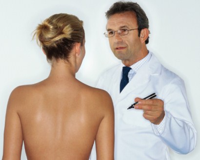 Operace zmenšení prsou. Fotky, videa, ceny, recenze