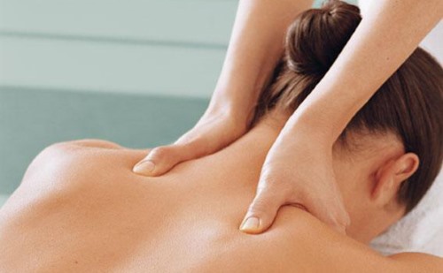 Lymphdrainage-Massage. Was ist dieses Verfahren zum Abnehmen, Hardware, Massage zu Hause. Foto, Video