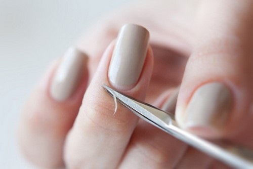 Hoe u uw nagels thuis kunt versterken. De beste producten en recepten: biogelvernis, acrylpoeder, basis, jodium, zout