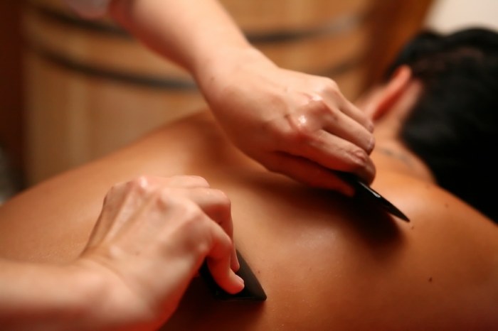Massage à la gouache - qu'est-ce que c'est, la technique d'exécution, comment se fait-il pour le visage, le dos, les photos avant et après