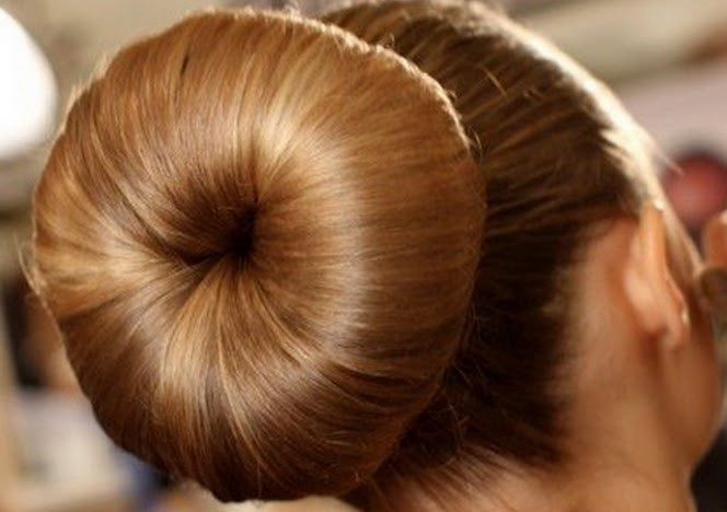 Bun donat untuk rambut panjang, sederhana dan pendek. Cara membuat bundle yang cantik. Foto, video