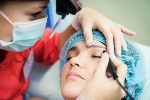 كيفية التخلص من شعر الوجه عند النساء - المنتجات والإجراءات ، إزالته بالخيط ، كريم ، ليزر