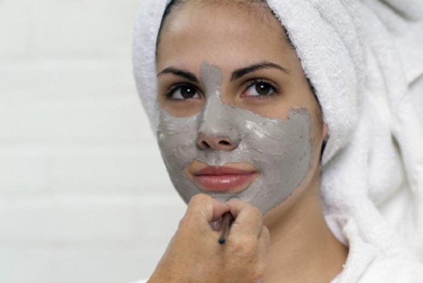 Com desfer-se del pèl facial a les dones: productes i procediments, traieu-los amb fil, nata i làser