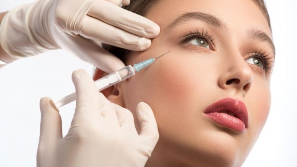 O que é botox para o rosto, injeções, injeções de nano botox na testa, dobras nasolabiais, axilas