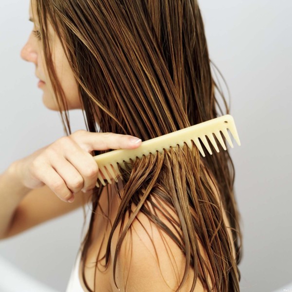 Olejek łopianowy na włosy - działanie, właściwości, pielęgnacja. Jak olejek działa na włosy - pożytek czy szkoda. Recenzje