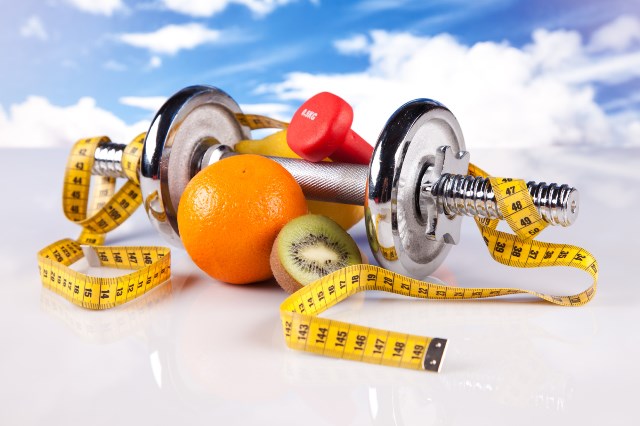 อาหารก่อนและหลังการฝึกเพื่อเพิ่มมวลกล้ามเนื้อสำหรับการลดน้ำหนัก