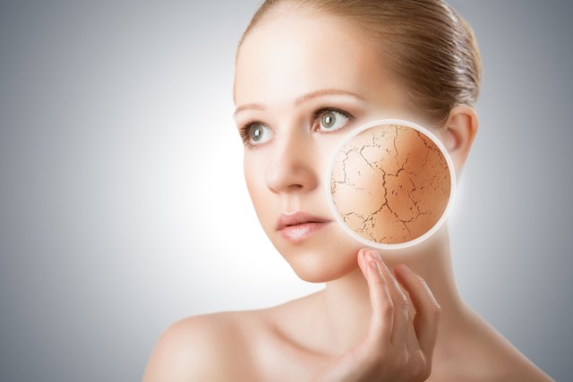 Causes et traitement de la peau du visage, si elle s'écaille, pèle, taches rouges, sèche, démangeaisons, démangeaisons