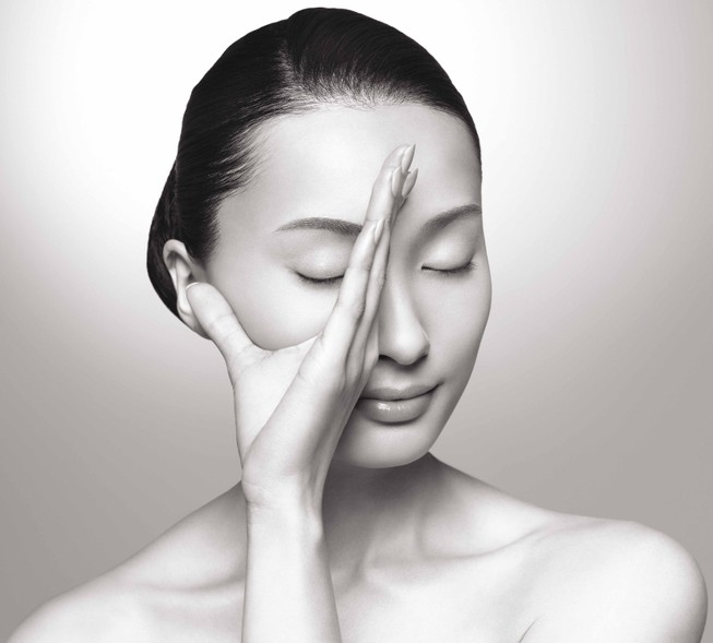Gesichtsmassage gegen Falten. Wie man sich nach 40, 50 Jahren zu Hause hebt. Japanische Asahi-Technik