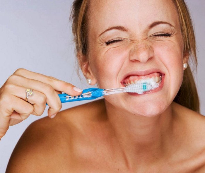 Cách làm trắng răng tại nhà không gây hại cho men răng khỏi ố vàng nhanh chóng. Sản phẩm và công thức dân gian