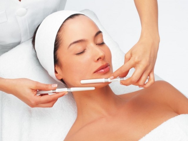 Masaje facial antiarrugas para pieles a partir de los 30, 40, 50 años. Cómo hacerlo tú mismo en casa