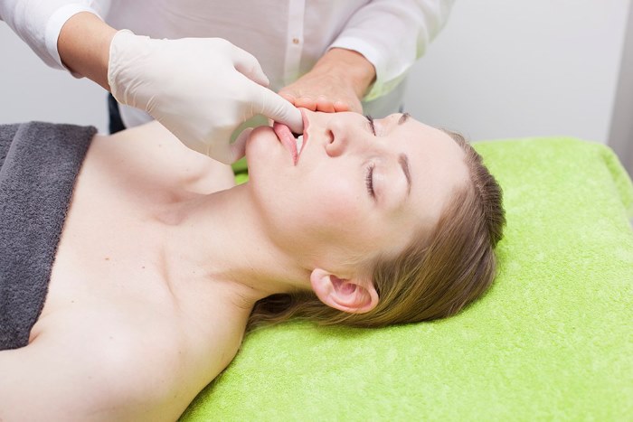 Myofasciale massage - wat is het, leren hoe het gezicht, lichaam en rug te masseren. Foto-, videolessen door Shubina