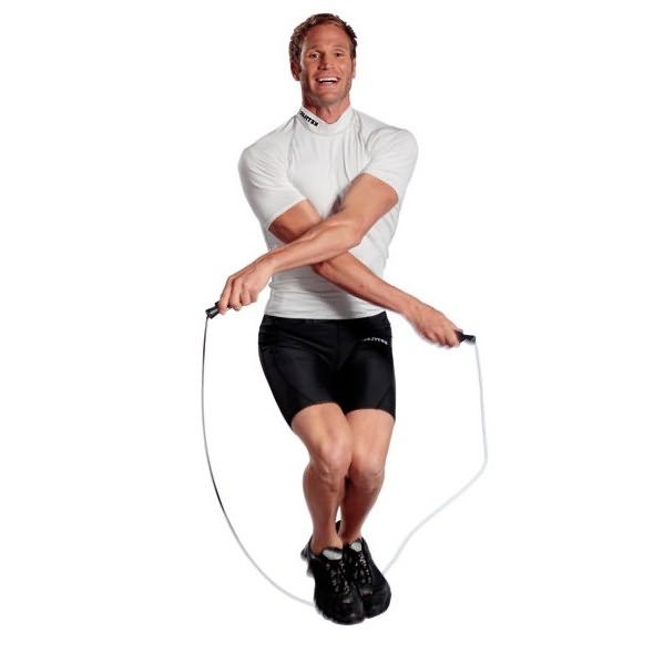 Exercices à la corde pour amincir l'abdomen, les côtés, les fesses, les jambes. Résultats pour femmes, hommes, photos