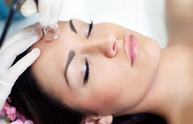 Massage met cups voor het gezicht - hoe vacuüm massage correct te doen