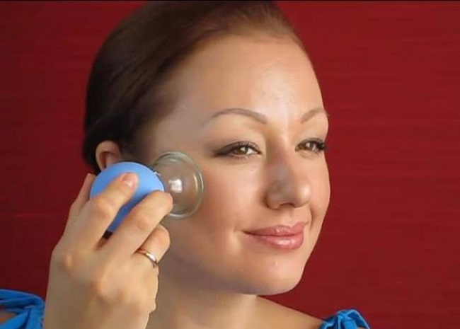 Massage avec des tasses pour le visage - comment faire correctement un massage sous vide