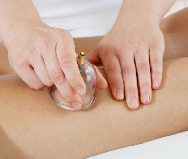 Massage anti-cellulite à domicile. Comment faire pour perdre du poids sur l'abdomen, les jambes, les fesses et d'autres parties du corps. Instructions étape par étape avec photo