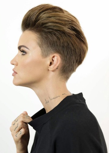 Cortes de pelo asimétricos de moda para cabello corto. Nuevos elementos 2020, vista de foto, frontal y posterior