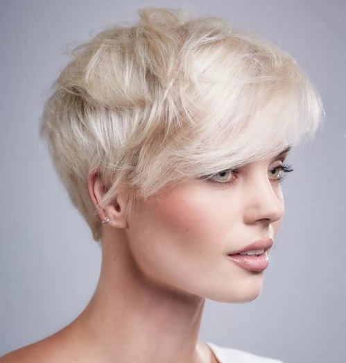 Cortes de cabelo assimétricos elegantes para cabelos curtos. Novos itens 2020, fotos, vistas frontal e traseira