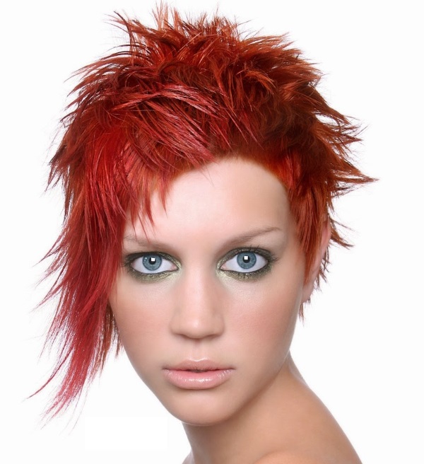 Coupes de cheveux asymétriques à la mode pour cheveux courts. Nouveaux articles 2020, photo, vues avant et arrière
