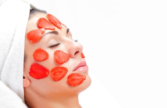 Pigmentinės dėmės ant veido - kaip atsikratyti namuose: liaudies gynimo priemonės, tepalai iš vaistinės, vaistai kosmetologijoje