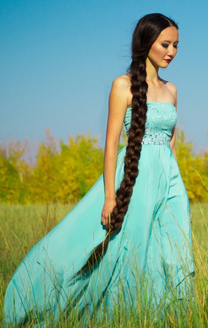 Teixir trenes per a cabells llargs: opcions boniques, lleugeres i inusuals per teixir rínxols per a nenes i nenes