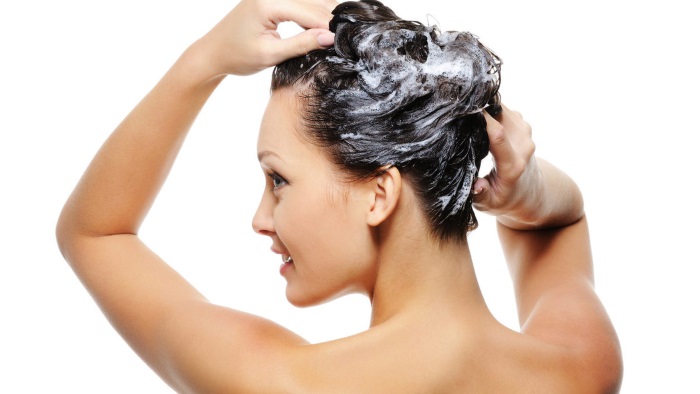 Kodėl plaukai slenka moterims - priežastys, ką daryti, kaip elgtis. Liaudiški plaukų slinkimo receptai, kaukės