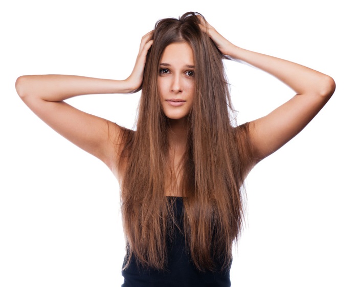 Kodėl plaukai slenka moterims - priežastys, ką daryti, kaip elgtis. Liaudiški plaukų slinkimo receptai, kaukės