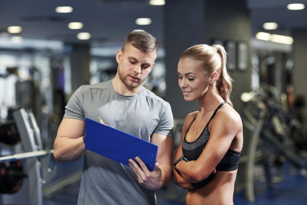 โปรแกรมการฝึกยิมสำหรับผู้หญิง การออกกำลังกายในโรงยิมสำหรับผู้เริ่มต้นการออกกำลังกายครั้งแรกการออกกำลังกาย