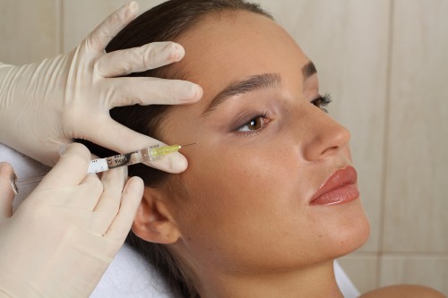 Littekens op het gezicht na acne - hoe zich te ontdoen van: crèmes, zalven, geneesmiddelen, maskers, cosmetische en medische methoden