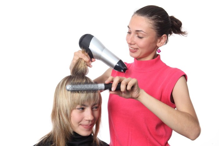 Στυλ μαλλιών για κοντά μαλλιά στο σπίτι - μοντέρνα και πρωτότυπη, φωτογραφία