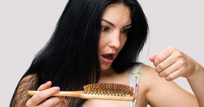 Rambut gugur pada wanita - cara berhenti, apa yang harus dilakukan: syampu, minyak, topeng, kompleks vitamin