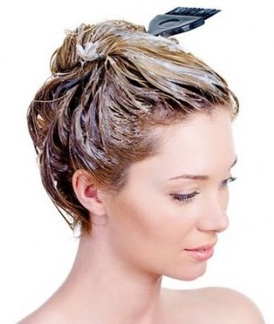 Chute de cheveux chez la femme - comment arrêter, que faire: shampooings, huiles, masques, complexes vitaminiques
