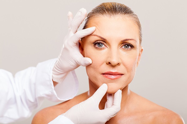 Fotodynamická terapie v kosmetologii. Jaký je postup, indikace a účinnost