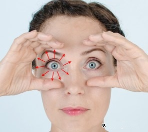 Jak szybko pozbyć się zmarszczek wokół oczu. Przepisy do pielęgnacji skóry w domu