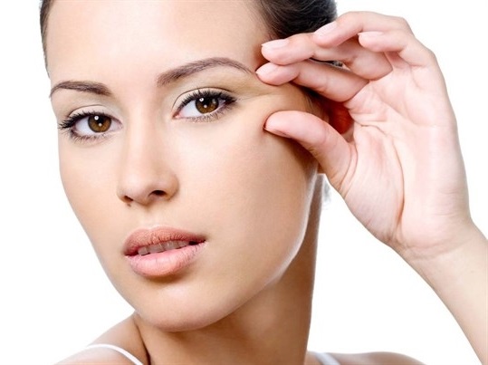 Hoe u snel rimpels rond de ogen kunt verwijderen. Home Skin Care Recepten