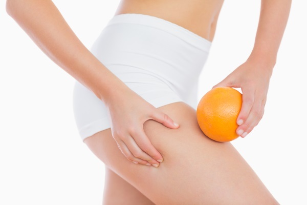 Comment se débarrasser rapidement de la cellulite sur les fesses et les jambes: enveloppements, massages, exercices