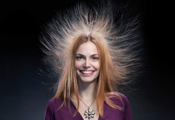 Cómo deshacerse del cabello electrizante en casa. Recetas populares y cosmética. Por qué los rizos en la cabeza están electrificados
