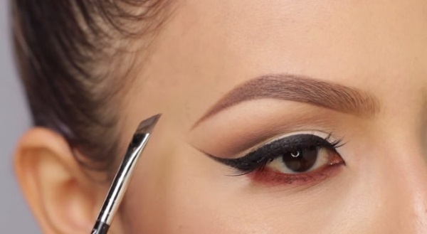 Hur man målar ögonbrynen ordentligt med en penna. Instruktion med foto och video
