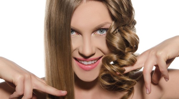 Intaglio per capelli di media lunghezza: come si fa, foto prima e dopo: con frangia, ricci larghi, recensioni e prezzi
