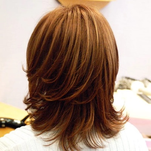 Cascata para cabelos curtos. Foto de cortes de cabelo na frente e atrás, com e sem franja, modelando um rosto redondo, oval e quadrado