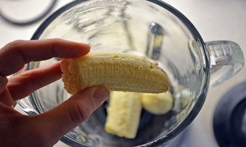 Маске за лице од банане. Рецепти против бора за суву, проблематичну кожу након 30, 40, 50 година