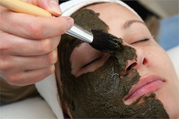 Šípkový olej na obličej proti vráskám a stařeckým skvrnám. Výhody a pravidla používání