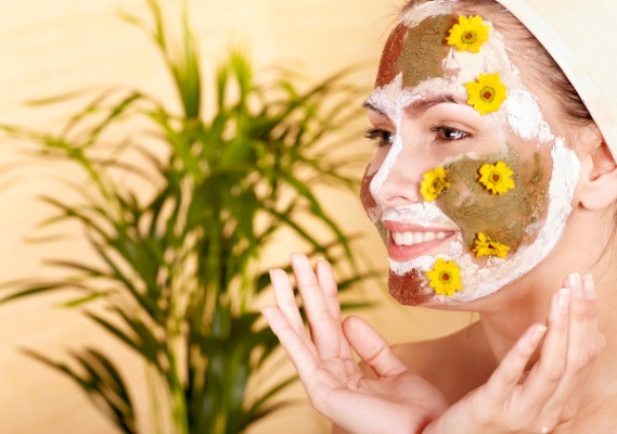 Ang moisturizing facial mask sa bahay. Nangungunang 10 rating