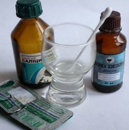Sprecher für Akne. Rezepte mit Chloramphenicol, Salicylsäure, Calendula-Tinktur, Streptozid