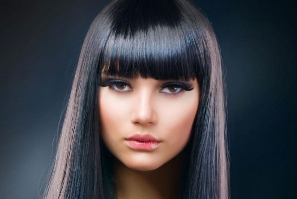 Frangia 2020 per capelli medi: obliqui, strappati, belli, corti, a cascata, asimmetrici. Tendenze della moda con le foto