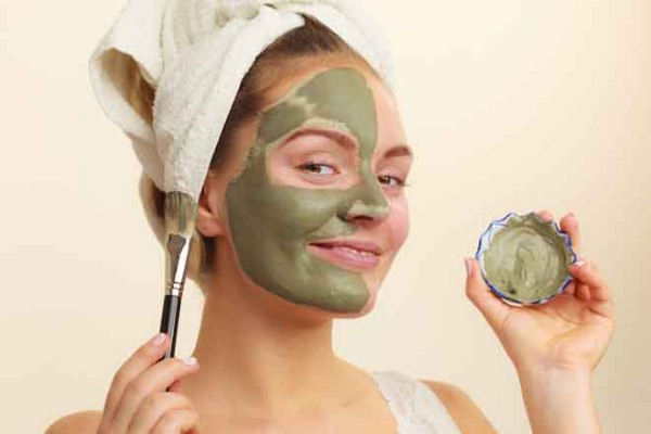 Blauwe klei gezichtsmasker voor rimpels, acne, ontstekingen.Kookrecepten en hoe je ze thuis kunt gebruiken