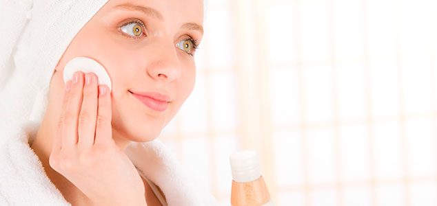 Maschere detergenti per il viso. Ricette su come applicare per punti neri e acne, desquamazione, rughe, restringimento dei pori, macchie dell'età