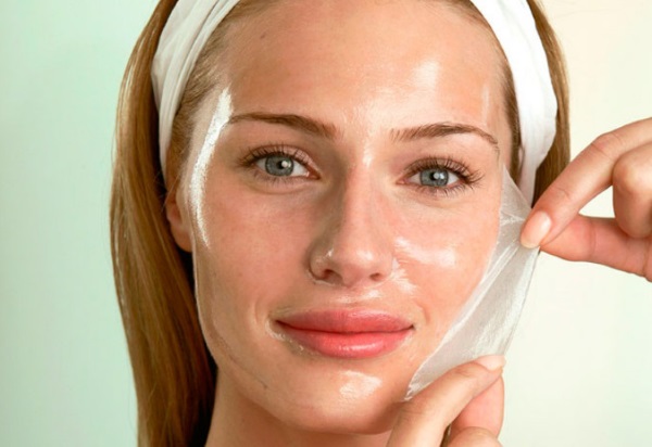 Maskers met glycerine en vitamine e, gelatine voor het gezicht tegen rimpels, slappe huid, diepe plooien. Recepten en hoe u thuis kunt toepassen