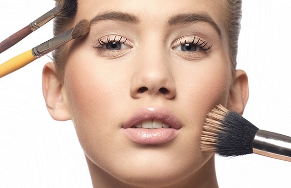 Sekvence nanášení make-upu na obličej. Podrobné pokyny s fotografiemi a obrázky. Tvarovací lekce pro začátečníky