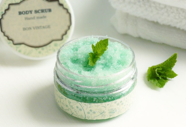 Lip scrubs. How to do it yourself at home, which one is better to buy, choose: Letual, Faberlik, Mac, how to use. Reviews
