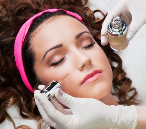 Phương tiện chăm sóc vùng da quanh mắt sau 30, 40 tuổi. Đánh giá các sản phẩm mỹ phẩm tốt nhất và công thức dân gian